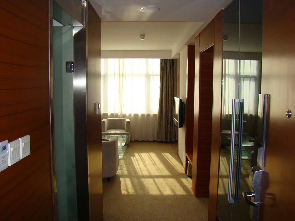 Holiday Inn Express Tianjin Binhai Exterior photo
