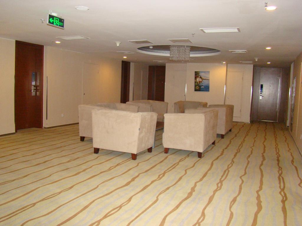 Holiday Inn Express Tianjin Binhai Exterior photo