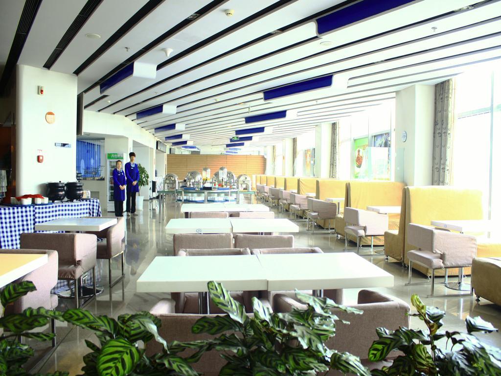 Holiday Inn Express Tianjin Binhai Exterior photo