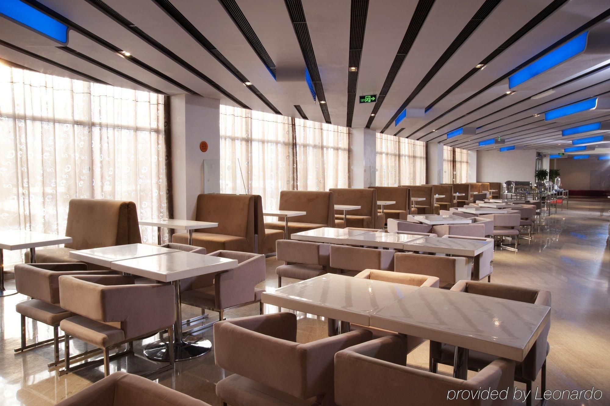 Holiday Inn Express Tianjin Binhai Restaurant photo