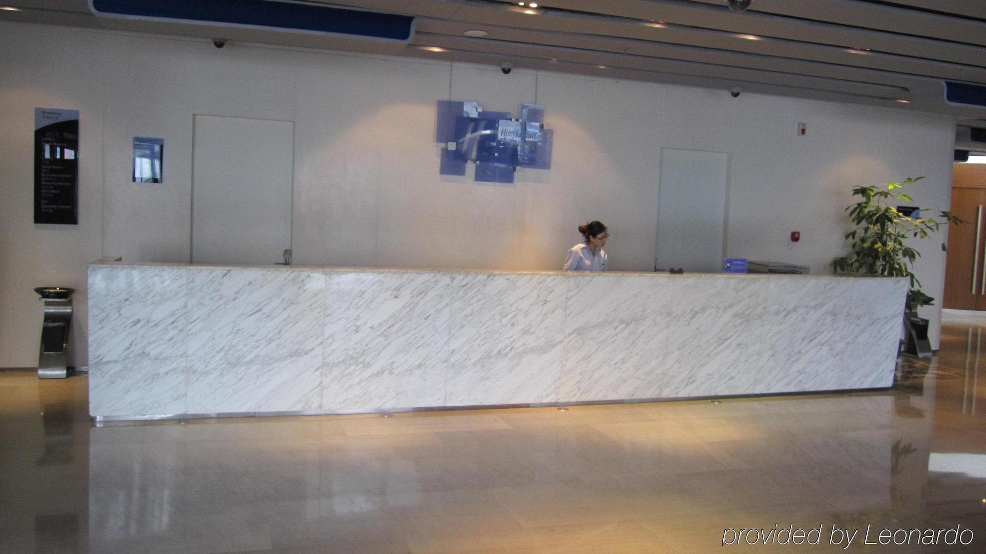 Holiday Inn Express Tianjin Binhai Exterior photo