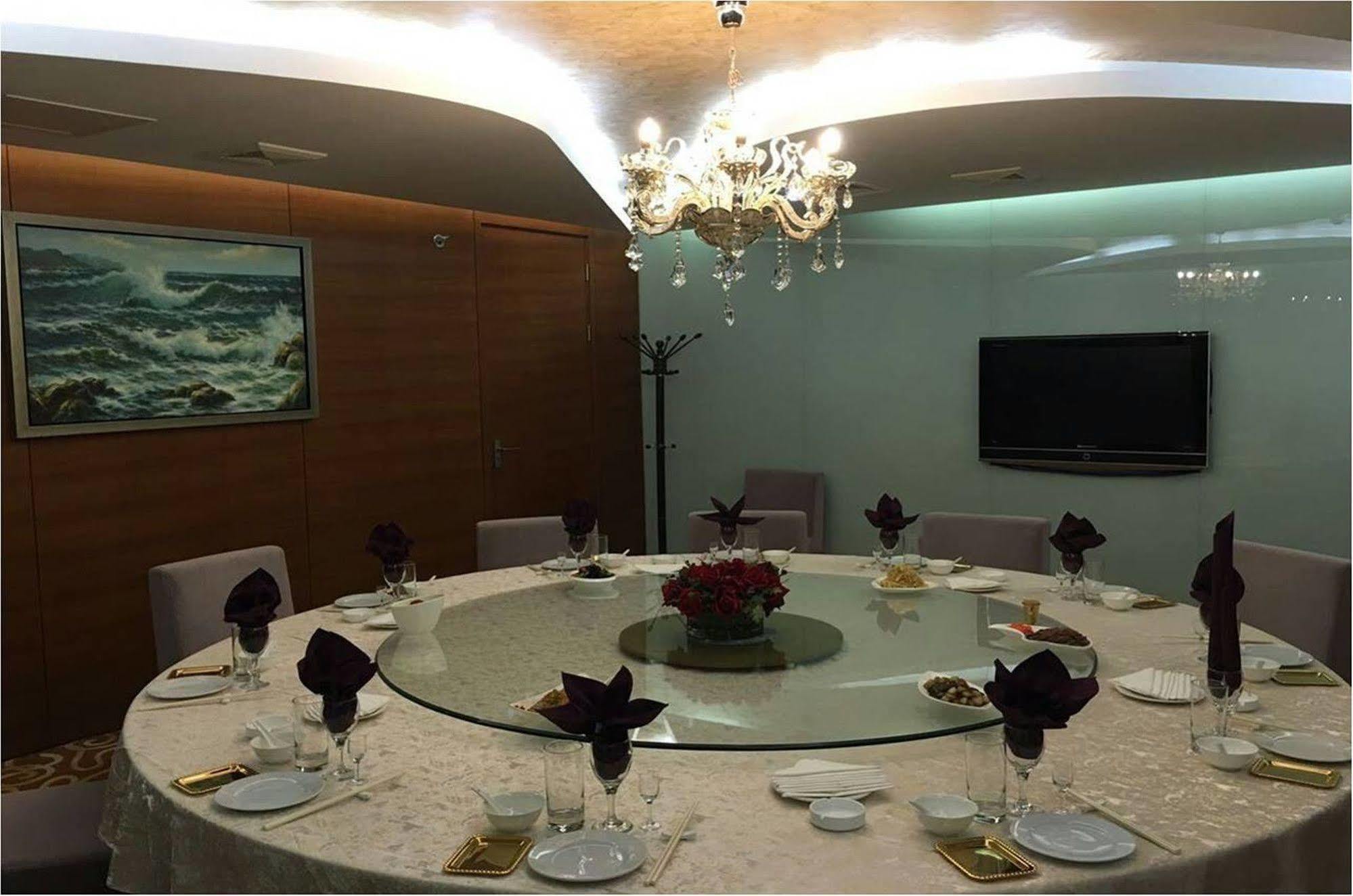 Holiday Inn Express Tianjin Binhai Exterior photo