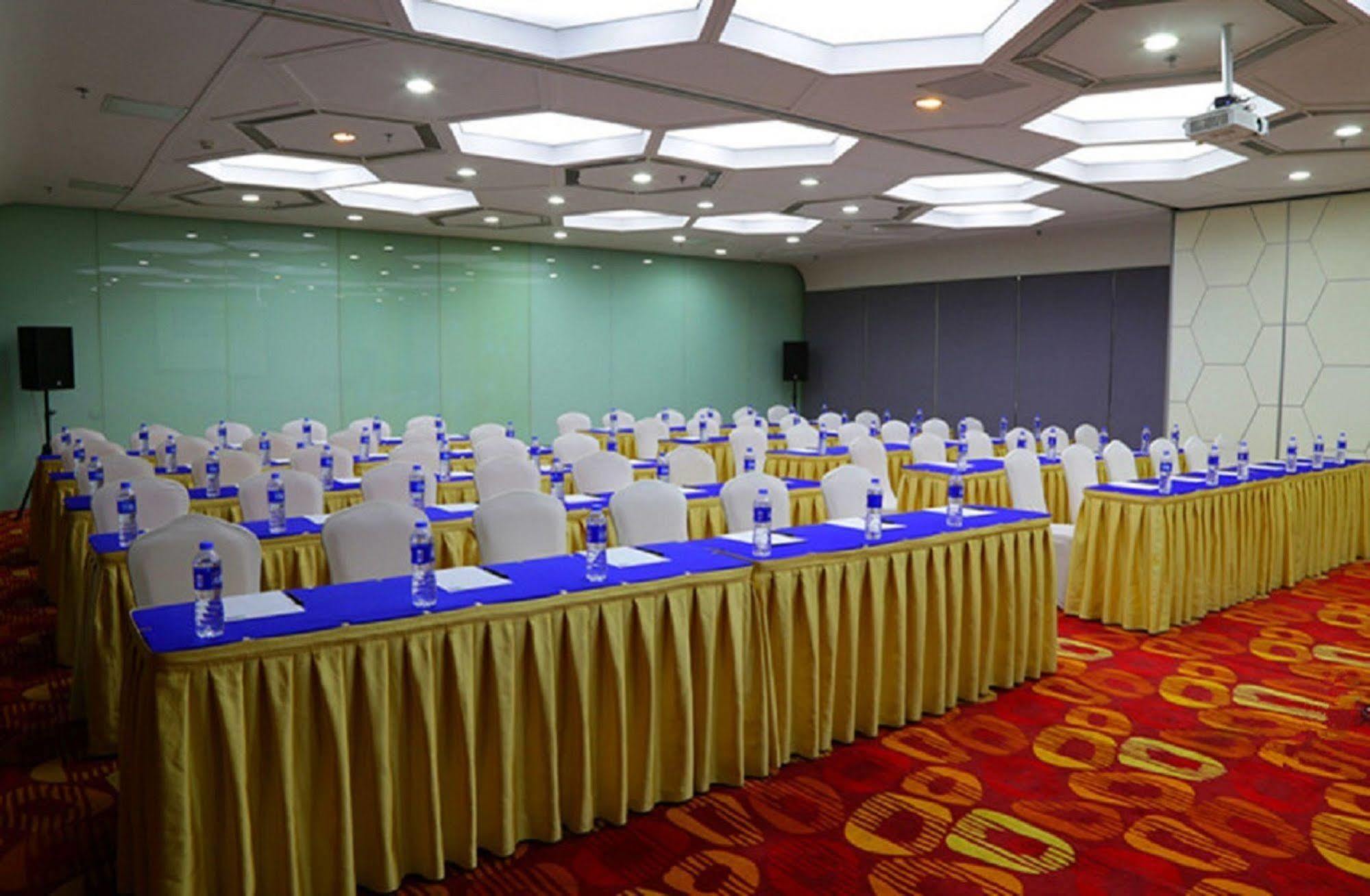 Holiday Inn Express Tianjin Binhai Exterior photo